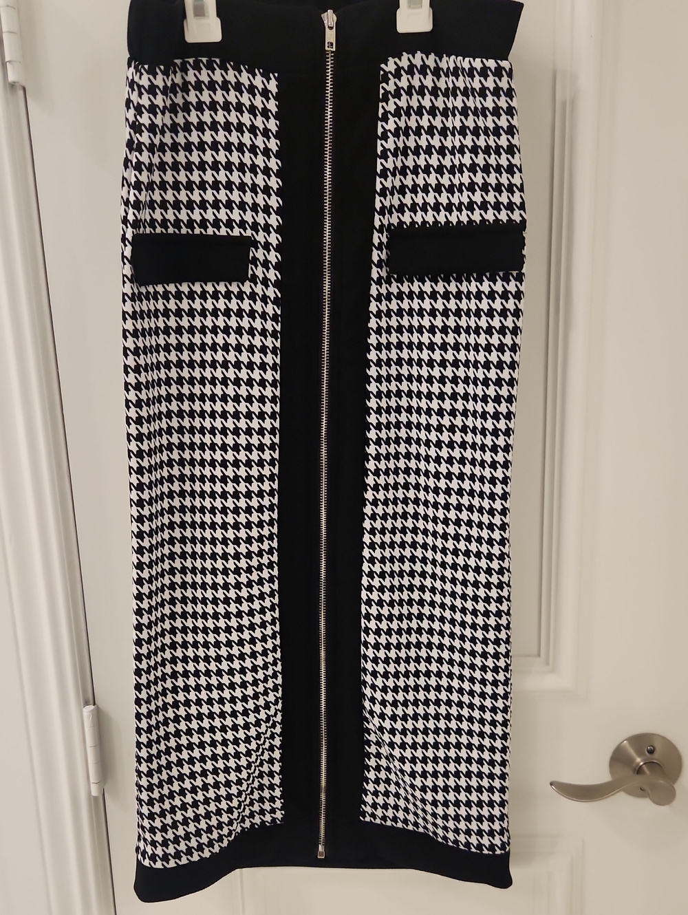 Black & White Houndstooth Zip-Front Women's Coat